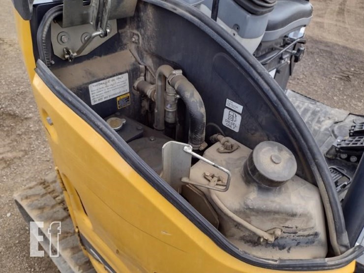 2021-deere-26g-image-28