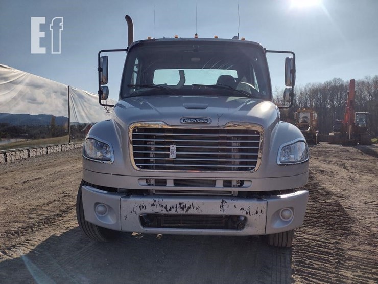 2015-freightliner-business-class-m2-106-image-2