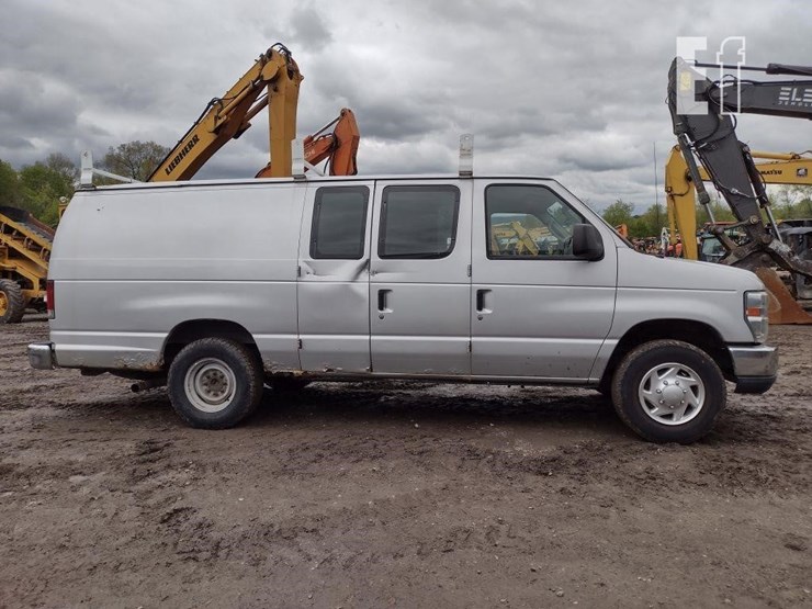 2012-ford-e250-image-3