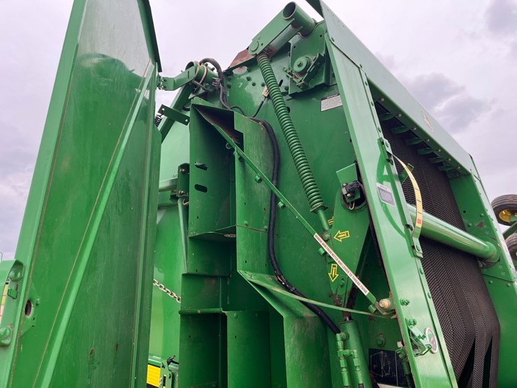 2009-john-deere-568-image-10