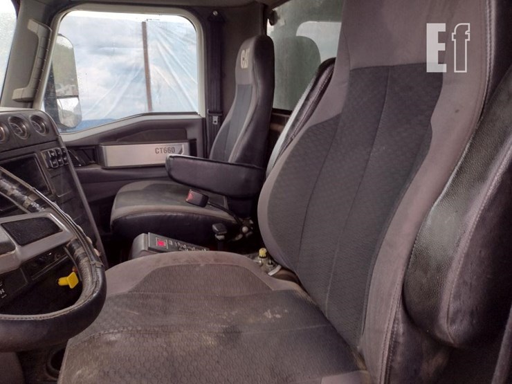 2015-caterpillar-ct660s-image-14