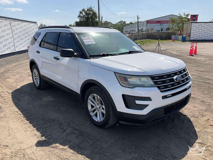 2017-ford-explorer-image-2