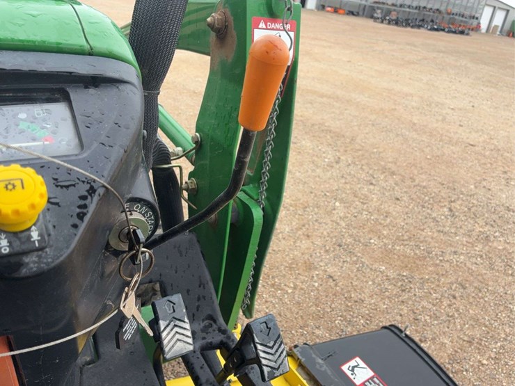 2006-john-deere-2305-image-13
