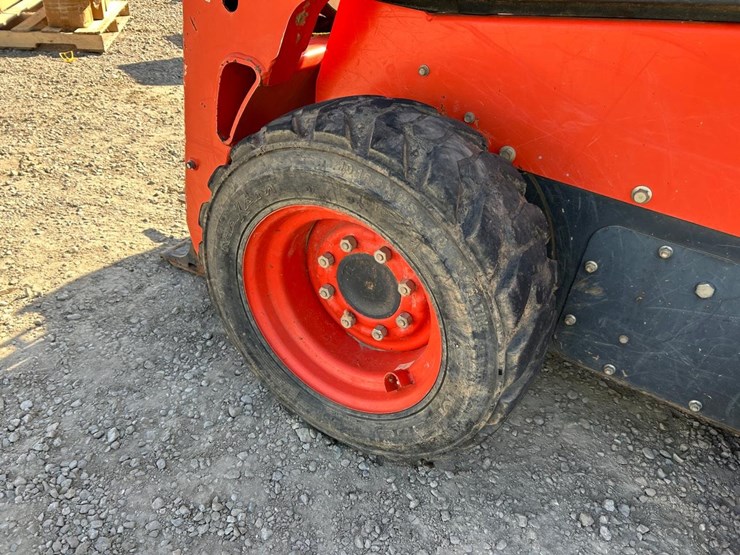 2017-kubota-ssv65-image-16