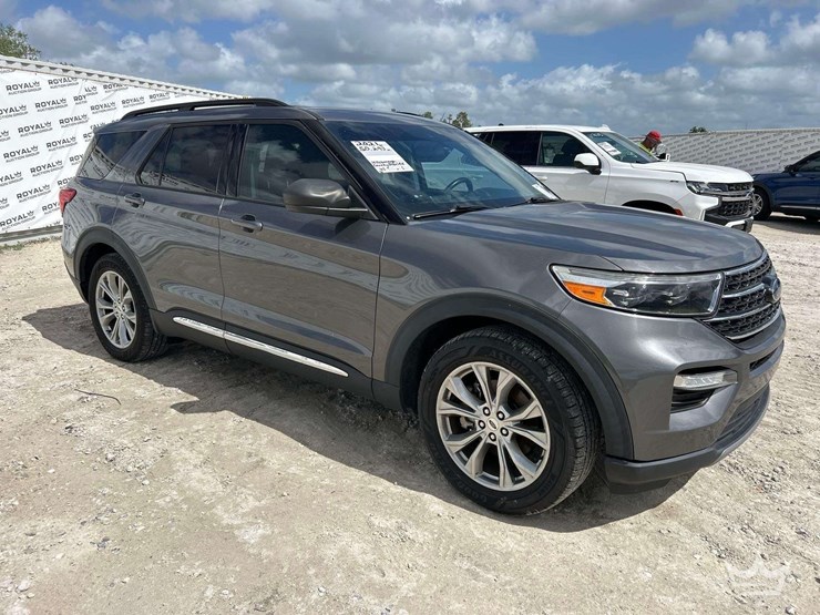 2021-ford-explorer-image-2