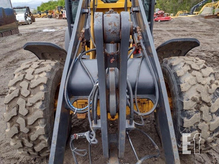 deere-204l-image-27