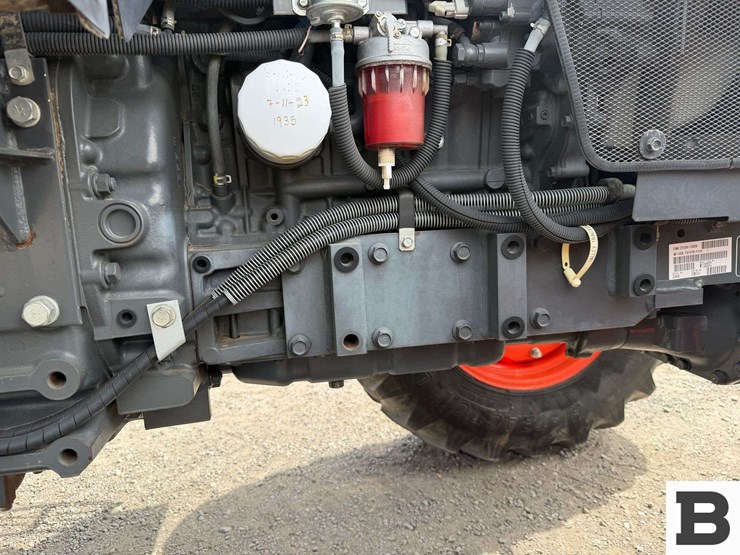 2013-kubota-m110gx-image-38