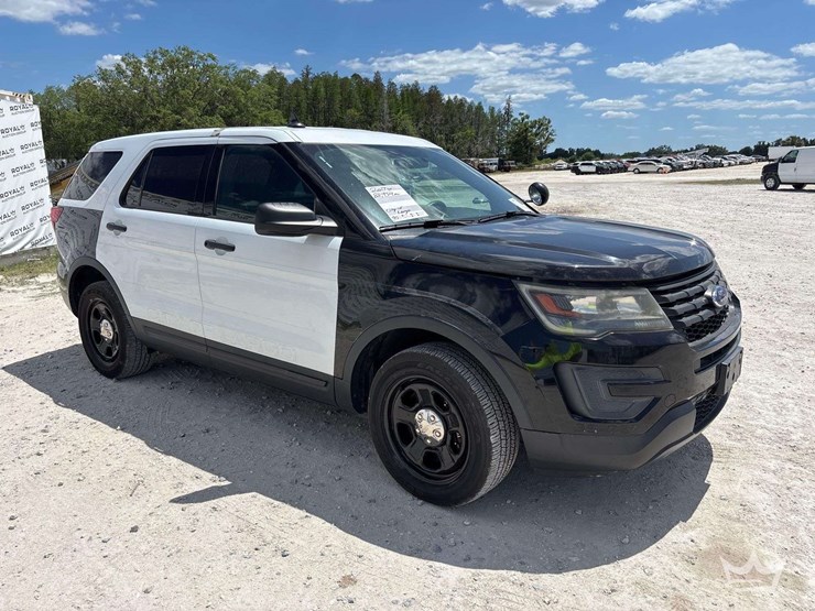 2017-ford-explorer-image-2