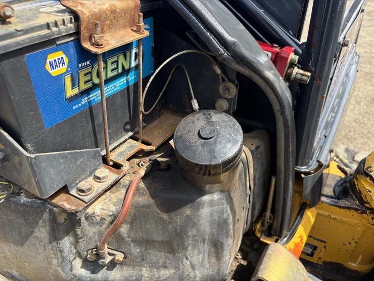 2006-deere-27d-image-39