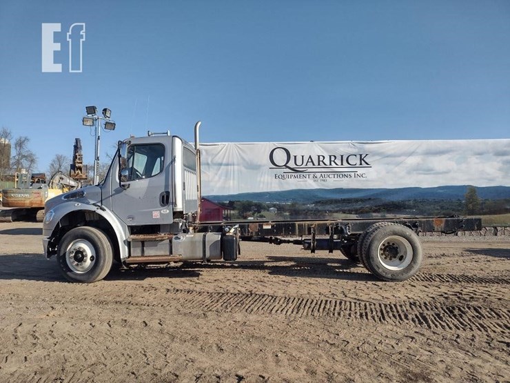 2015-freightliner-business-class-m2-106-image-1