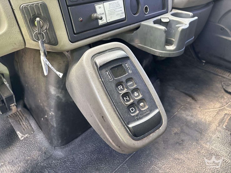2018-international-durastar-4300-image-16