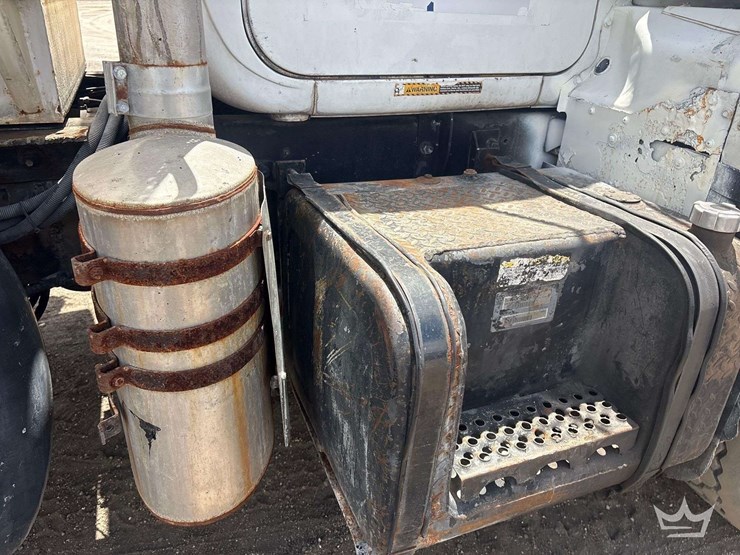 2000-mack-dm690s-image-9