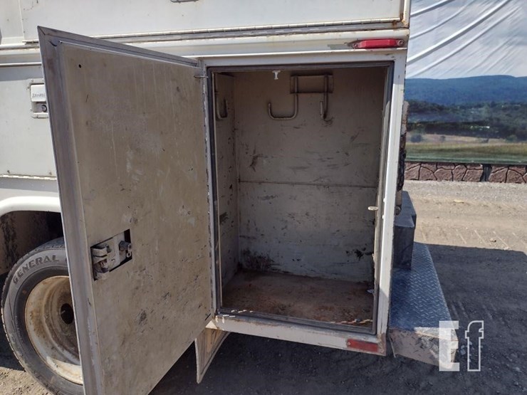 2005-ford-f450-image-17