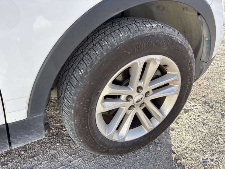 2015-ford-explorer-image-27