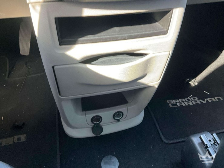 2017-dodge-grand-caravan-image-19