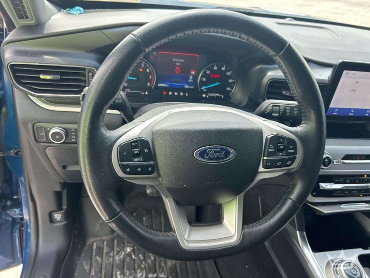 2023-ford-explorer-image-11