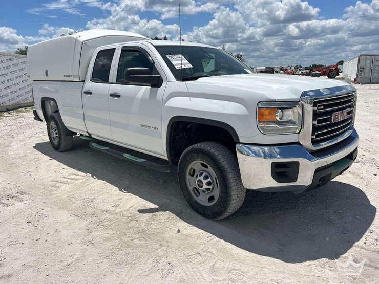 2017-gmc-sierra-2500-image-2