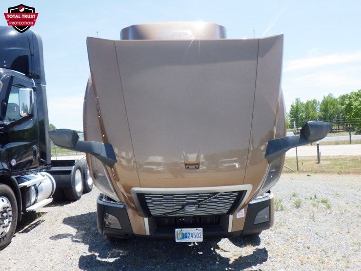 2022-volvo-vnl300-image-20