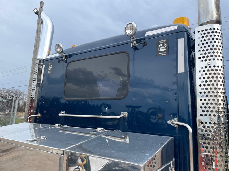 2015-kenworth-t880-image-57