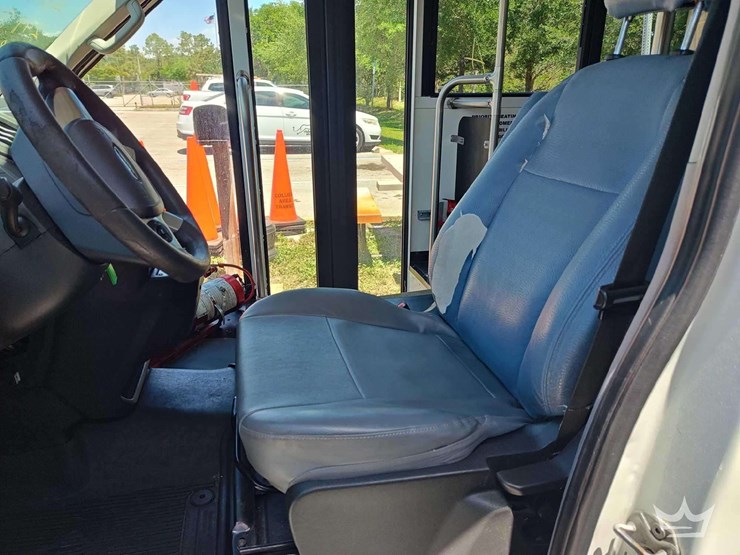 2019-ford-transit-image-31