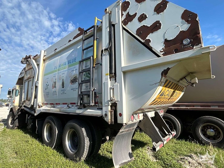 2019-peterbilt-520-image-4