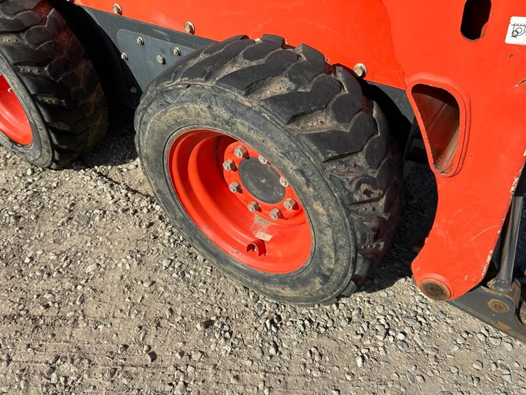 2017-kubota-ssv65-image-12