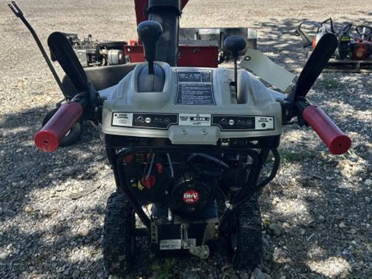#82-•-mtd-gold-24'-snow-blower-image-4