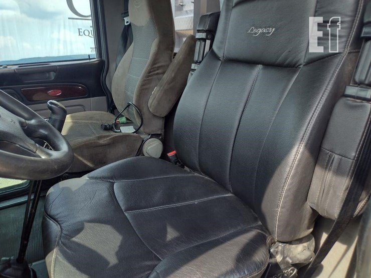 2012-peterbilt-389-image-13