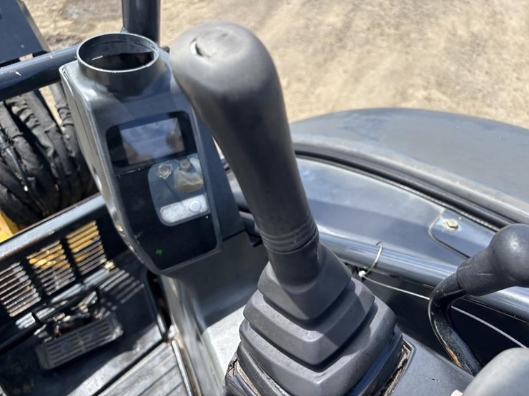 2006-deere-27d-image-29