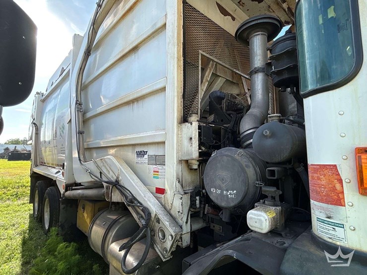 2019-peterbilt-520-image-8