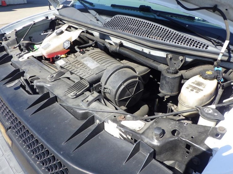 2017-chevrolet-express-2500-image-10