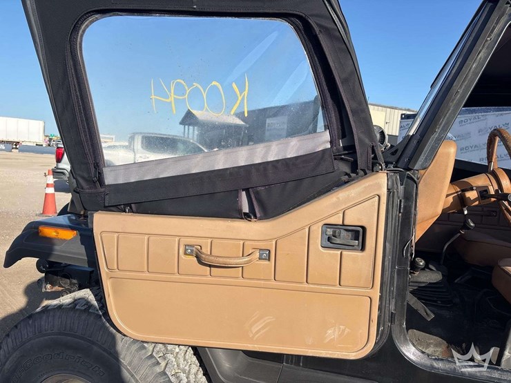 1995-jeep-wrangler-image-10