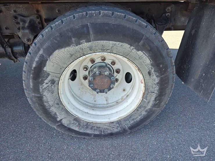 2016-freightliner-m2-106-image-35
