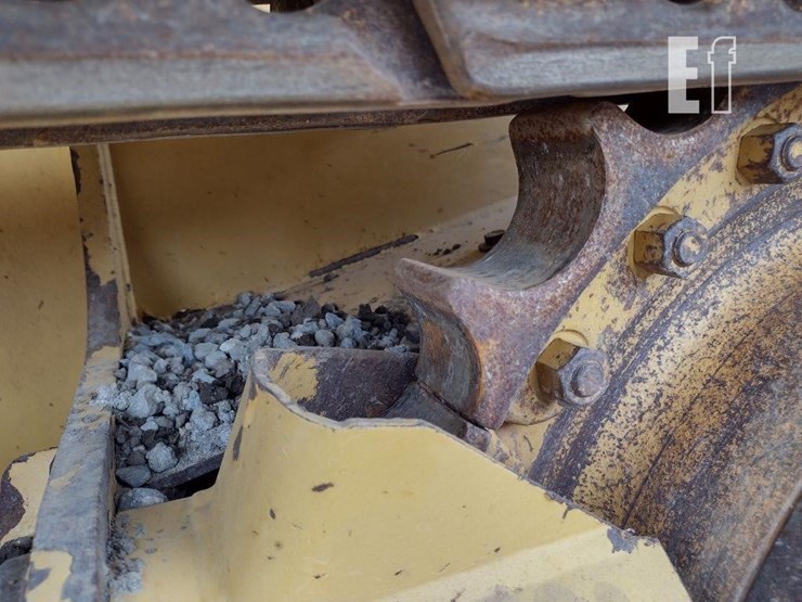 2017-caterpillar-d5k2-xl-image-16