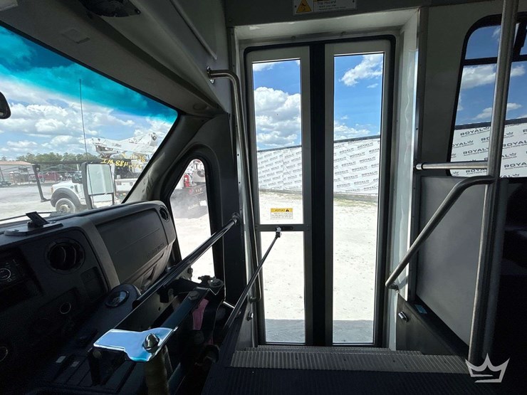 2015-ford-e450-image-18