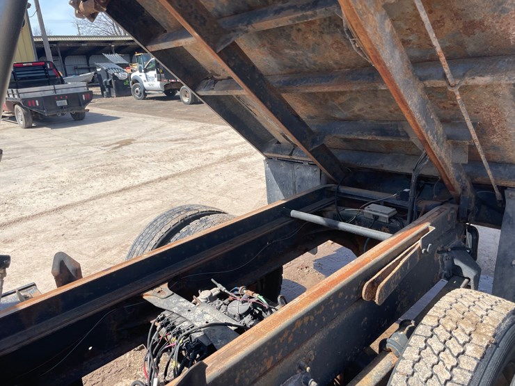 #4015-•-2004-freightliner-dump-truck-(has-wi-title)-image-122