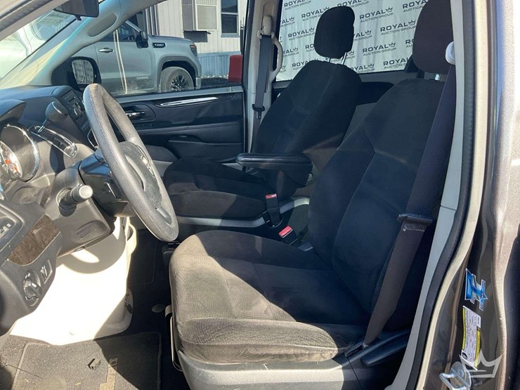 2017-dodge-grand-caravan-image-21