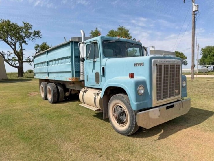 1974-international-durastar-4200-image-1