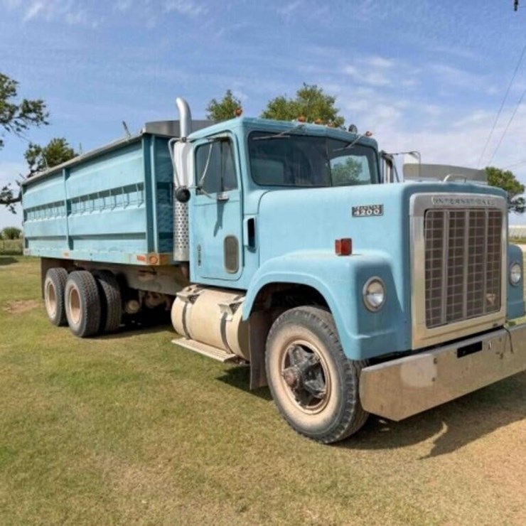 1974 INTERNATIONAL DURASTAR 4200