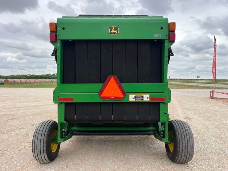 2009-john-deere-568-image-12