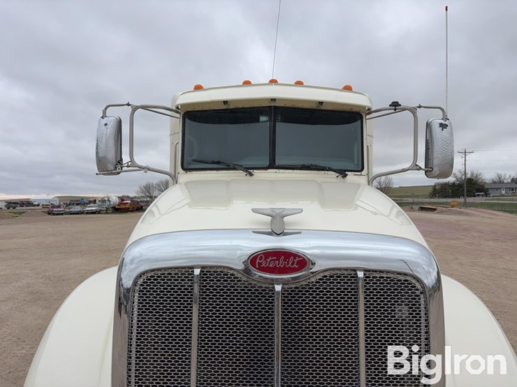 2011-peterbilt-386-image-12