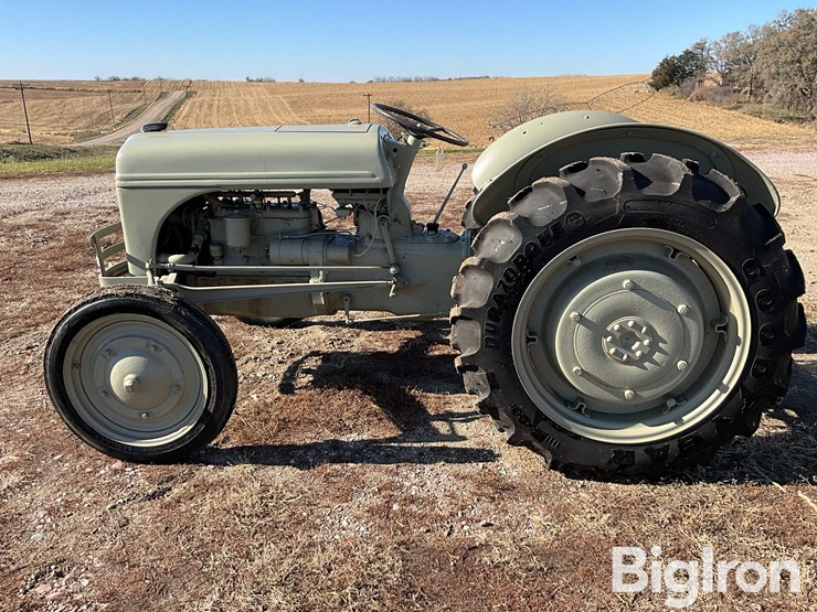 1941-ford-9n-image-8