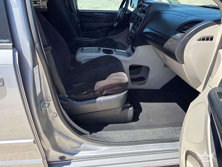 2014-dodge-grand-caravan-image-18
