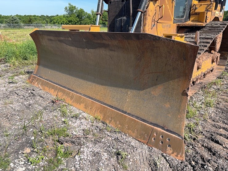 2016-caterpillar-d6t-image-14