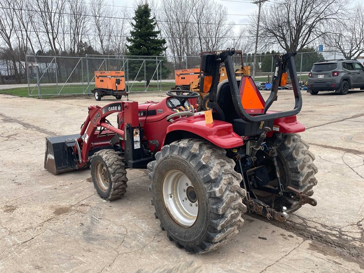 #4055-•-case-dx33-tractor-image-7