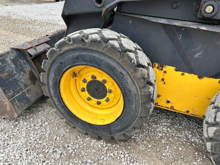 new-holland-l170-image-16