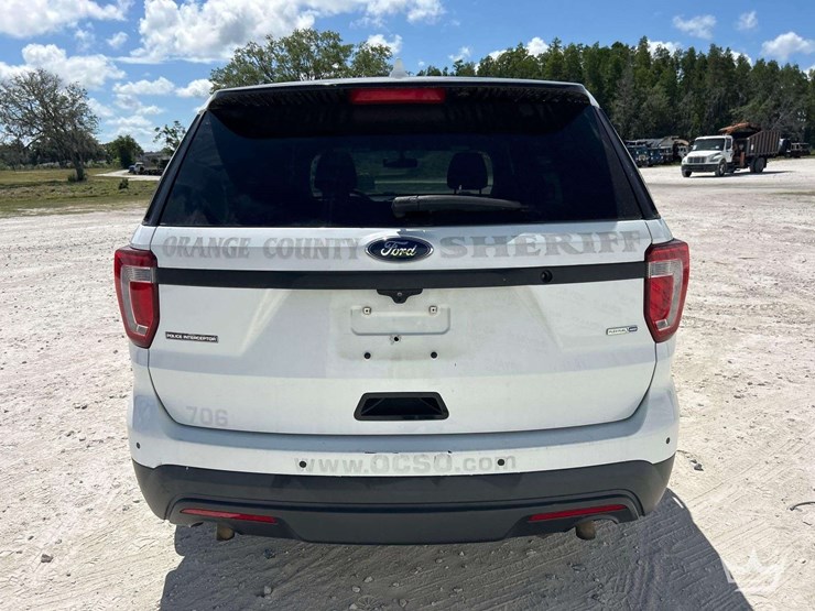 2016-ford-explorer-image-26