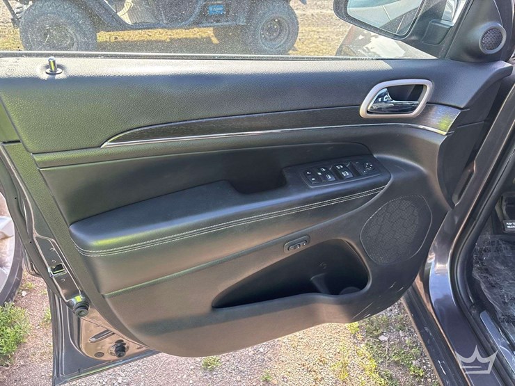 2017-jeep-grand-cherokee-image-29
