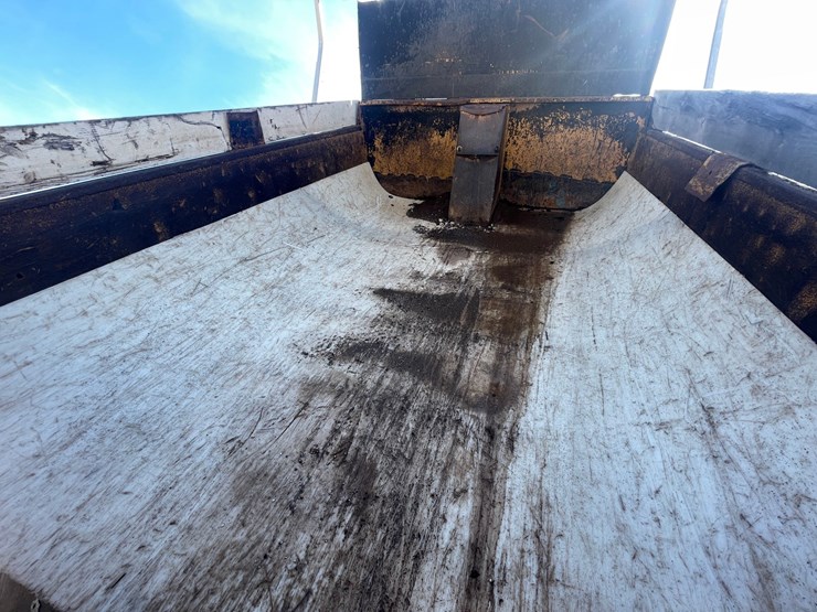 #4015-•-2004-freightliner-dump-truck-(has-wi-title)-image-117