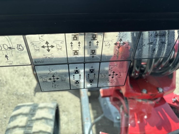 2020-takeuchi-tb240-image-30